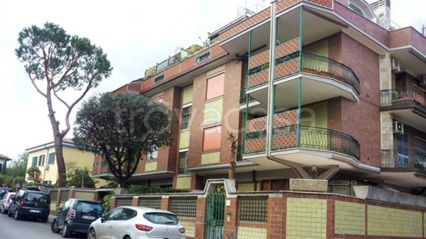 appartamento in vendita a Roma in zona Appio Pignatelli