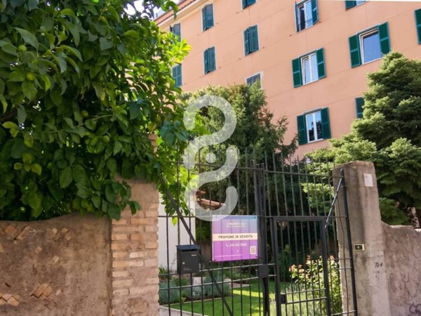 casa indipendente in vendita a Roma in zona Tuscolano