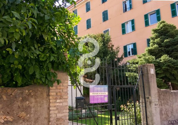 casa indipendente in vendita a Roma in zona Tuscolano