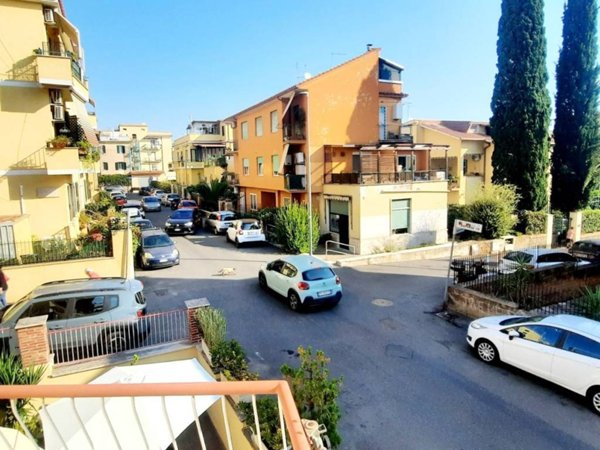 appartamento in vendita a Roma in zona Appio Pignatelli