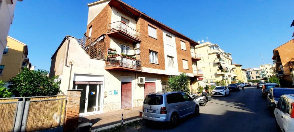 appartamento in vendita a Roma in zona Appio Pignatelli