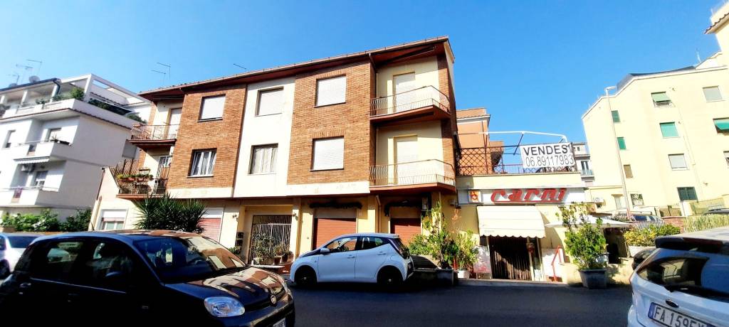 appartamento in vendita a Roma in zona Appio Pignatelli