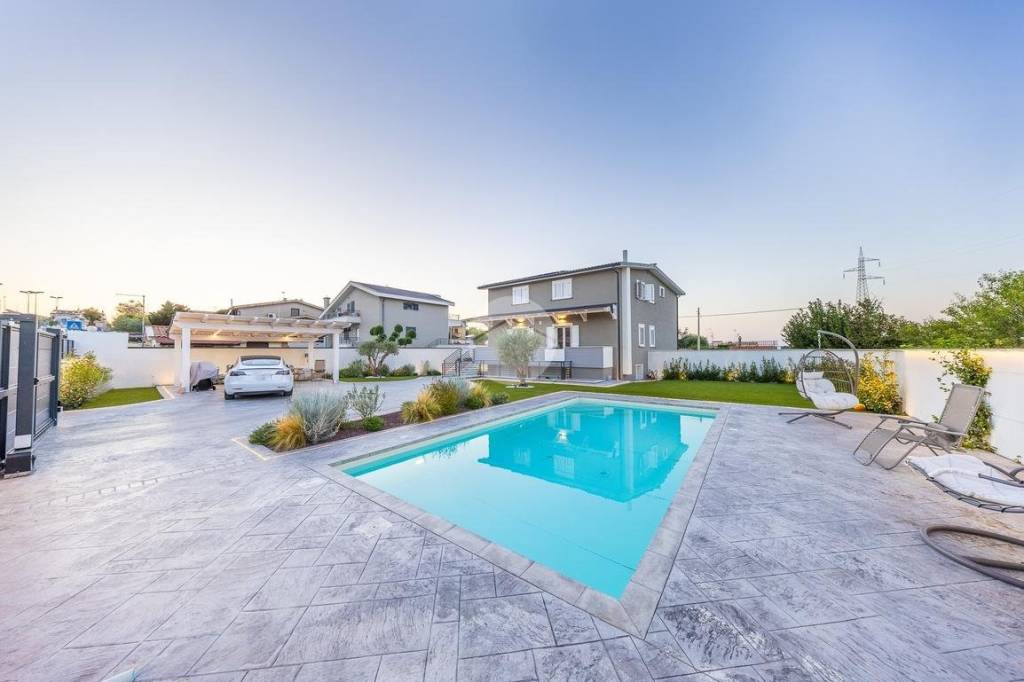 casa indipendente in vendita a Roma in zona Castelverde