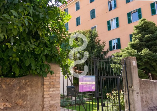 casa indipendente in vendita a Roma in zona Tuscolano