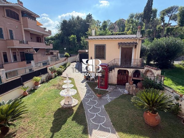 casa indipendente in vendita a Roma in zona Appio Pignatelli