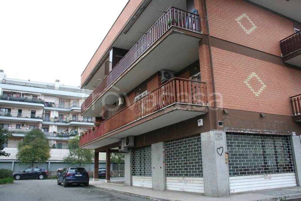 appartamento in vendita a Roma in zona Finocchio