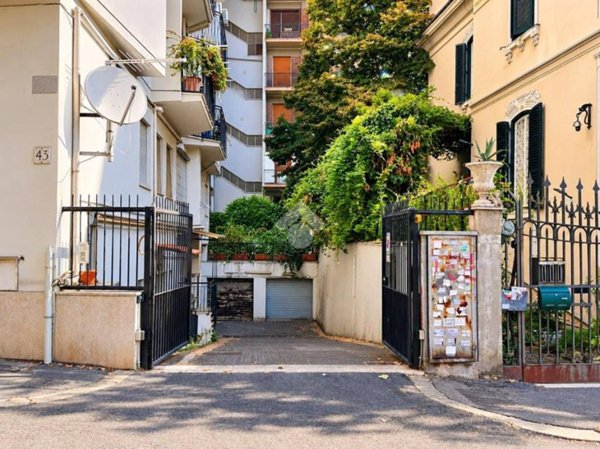box auto in vendita a Roma in zona Trieste