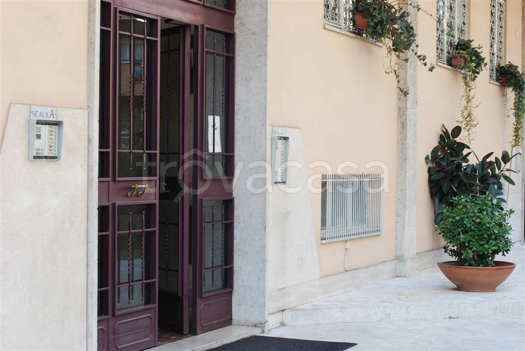 appartamento in vendita a Roma in zona Ostiense