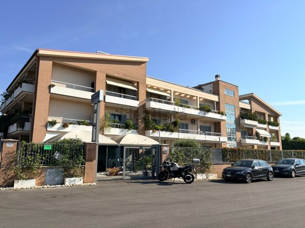 appartamento in vendita a Roma in zona Appio Pignatelli
