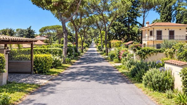 casa indipendente in vendita a Roma in zona Cinquina