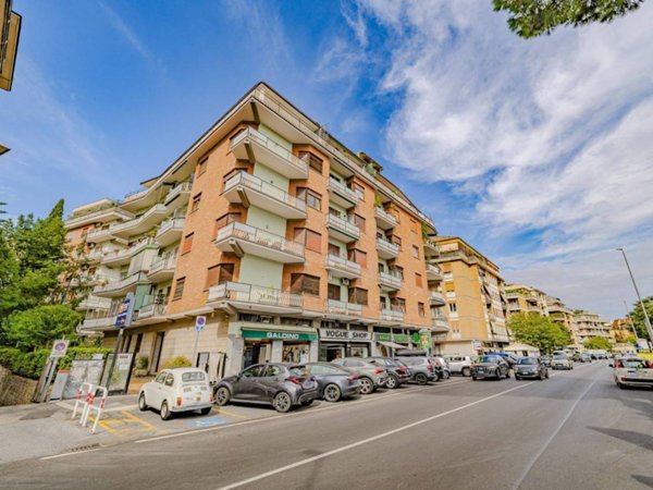 ufficio in vendita a Roma in zona Tor di Quinto