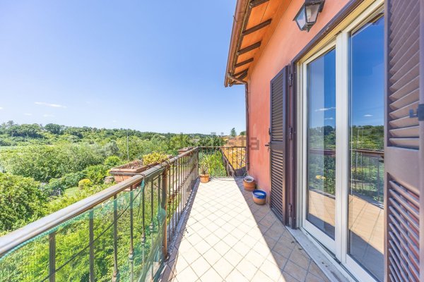 appartamento in vendita a Roma in zona Valle Santa