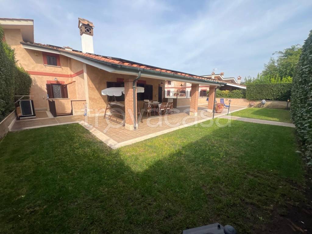 casa indipendente in vendita a Roma in zona Casal Morena