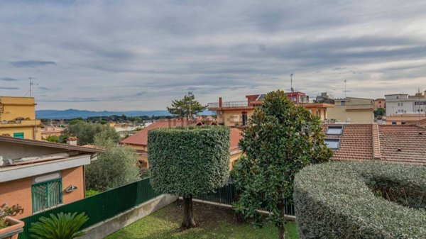 appartamento in vendita a Roma in zona Tomba di Nerone