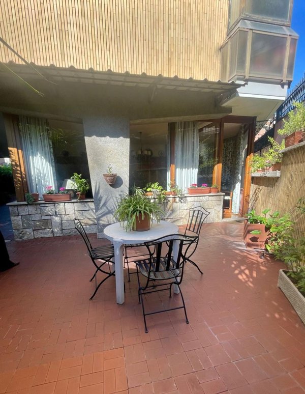 appartamento in vendita a Roma in zona Tomba di Nerone