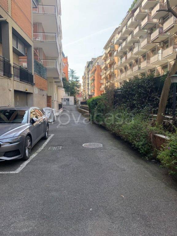 box auto in vendita a Roma in zona Aurelio