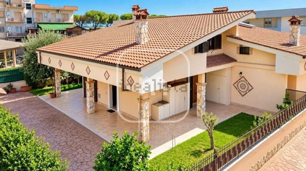 casa indipendente in vendita a Roma in zona Lunghezza