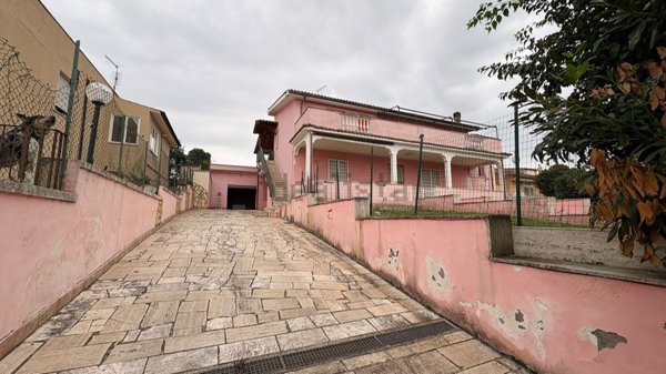 appartamento in vendita a Roma in zona Castelverde