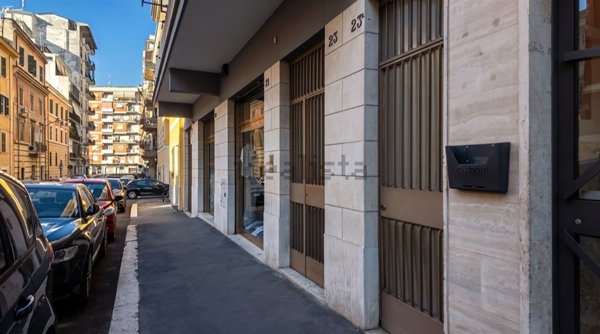 locale commerciale in vendita a Roma in zona Tuscolano