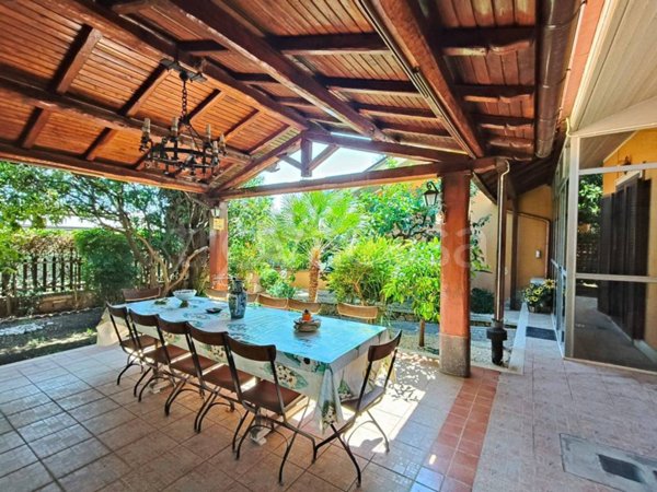 casa indipendente in vendita a Roma in zona Casal Morena