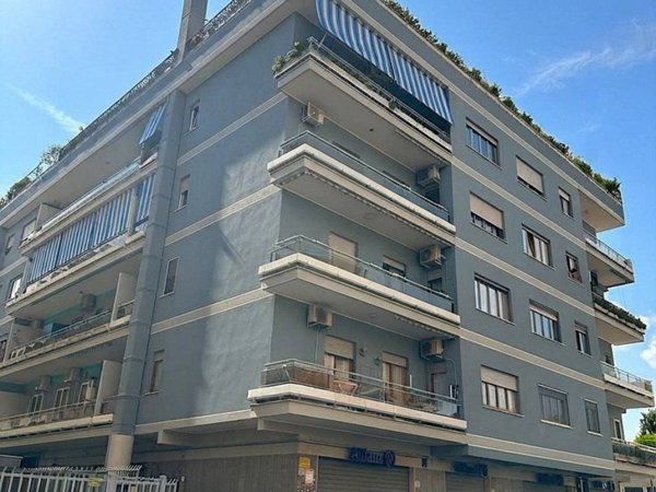 appartamento in vendita a Roma in zona Ostia