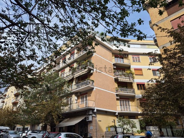 appartamento in vendita a Roma in zona Appio Latino