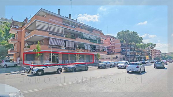 locale commerciale in vendita a Roma in zona Primavalle