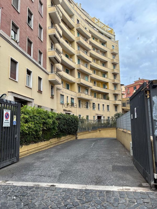 box auto in vendita a Roma in zona Nomentano