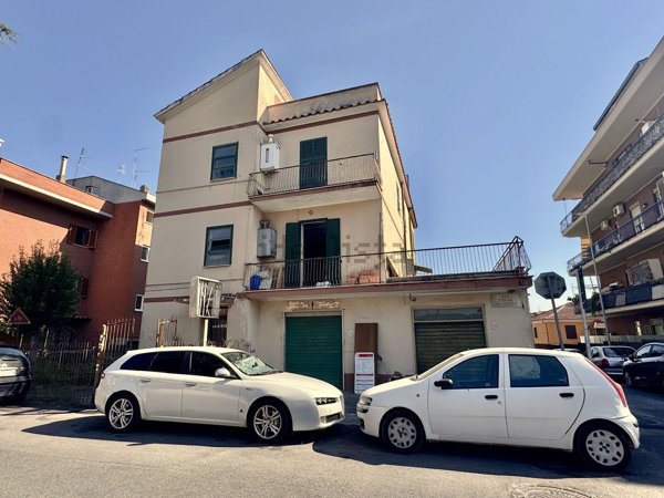 appartamento in vendita a Roma in zona Tomba di Nerone