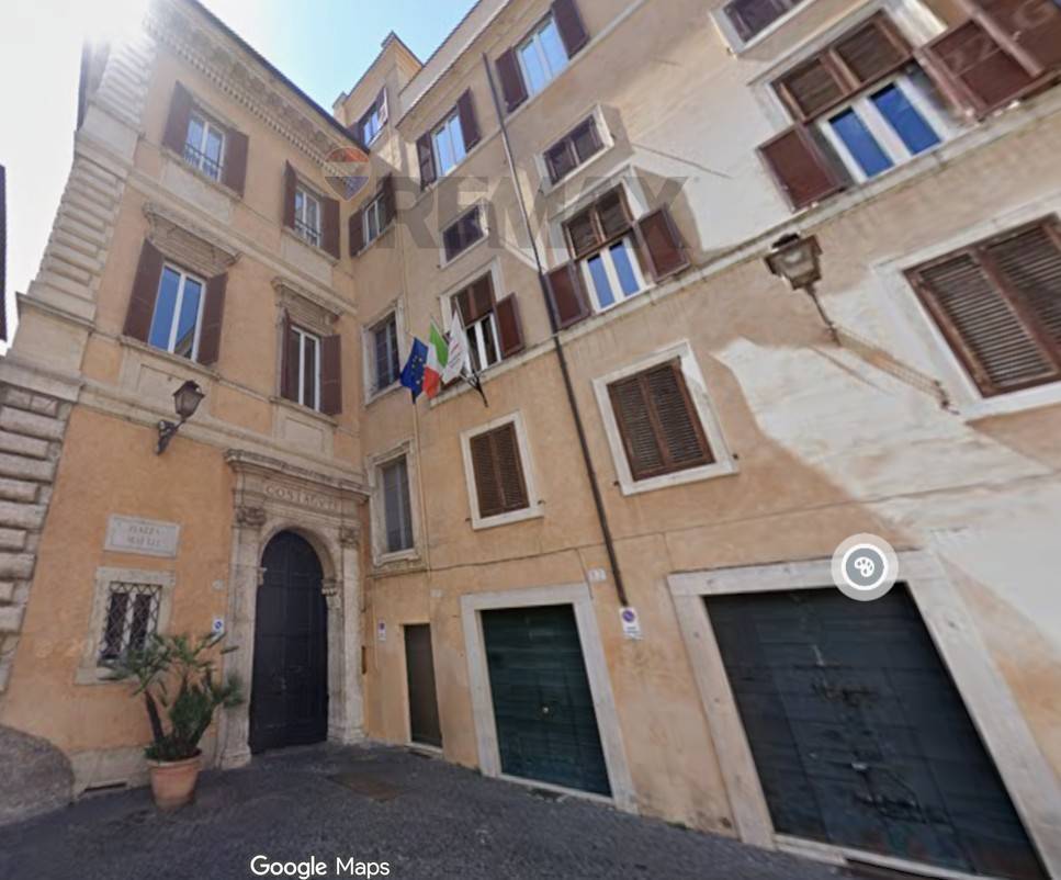 appartamento in vendita a Roma in zona Pigna - Sant'Angelo