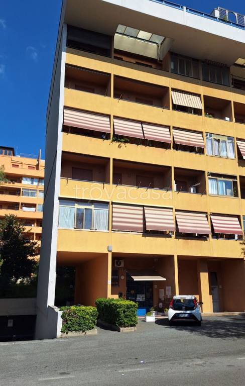 appartamento in vendita a Roma in zona Ardeatino