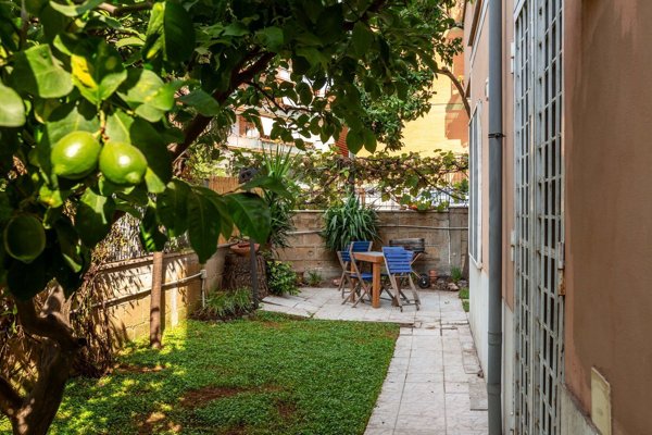 appartamento in vendita a Roma in zona Ostiense