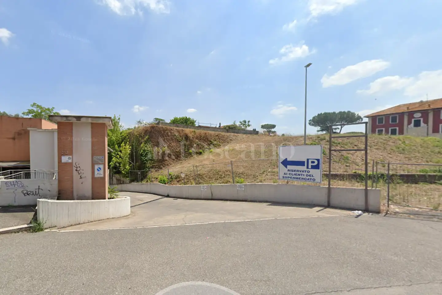 box auto in vendita a Roma in zona Tuscolano