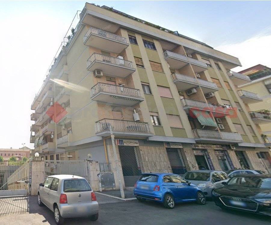 appartamento in vendita a Roma in zona Tuscolano