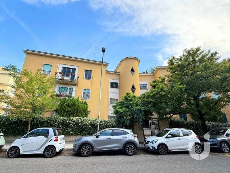 appartamento in vendita a Roma in zona Ardeatino