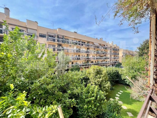 appartamento in vendita a Roma in zona Giuliano Dalmata