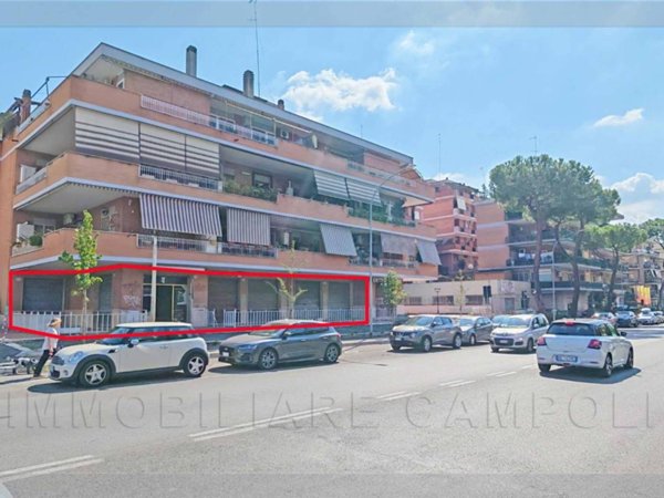 locale commerciale in vendita a Roma in zona Primavalle