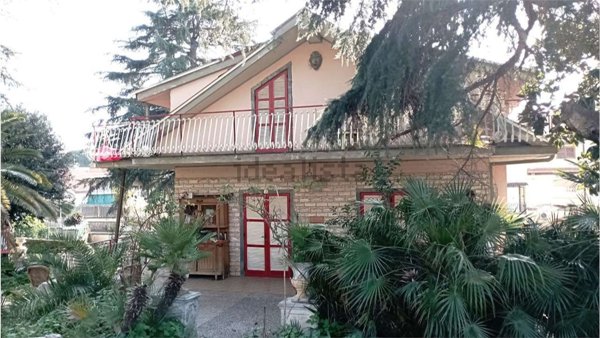casa indipendente in vendita a Roma in zona Finocchio