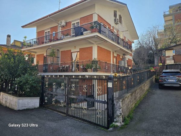 appartamento in vendita a Roma in zona Tomba di Nerone