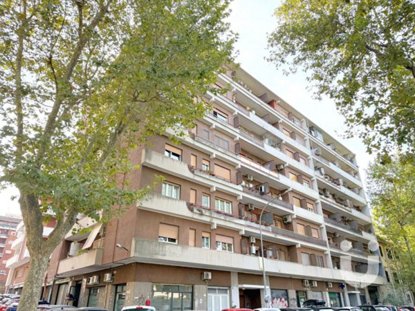 appartamento in vendita a Roma in zona Ostiense
