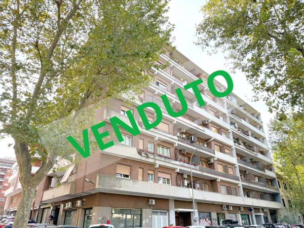 appartamento in vendita a Roma in zona Ostiense