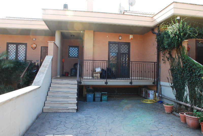 casa indipendente in vendita a Roma in zona Lunghezza