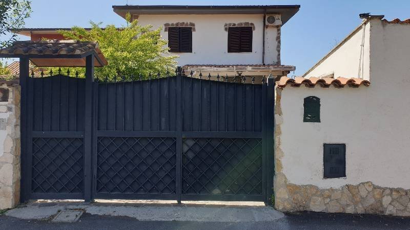 casa indipendente in vendita a Roma in zona Infernetto