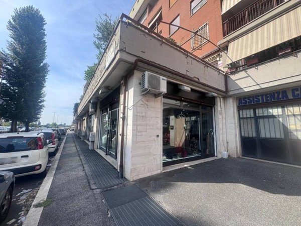 locale commerciale in vendita a Roma in zona Ponte Mammolo
