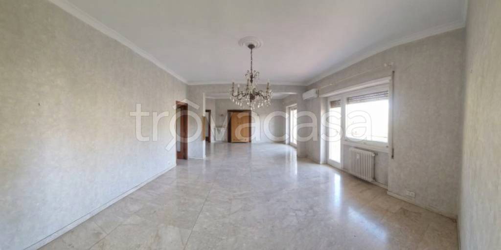 appartamento in vendita a Roma in zona EUR