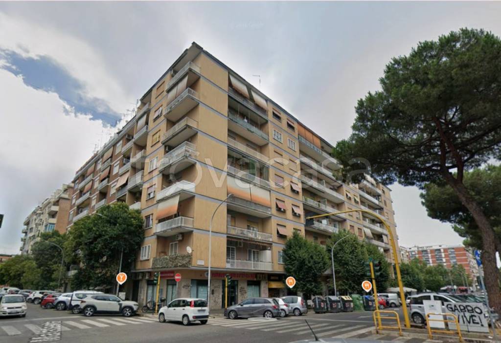 appartamento in vendita a Roma in zona Prenestino-Labicano