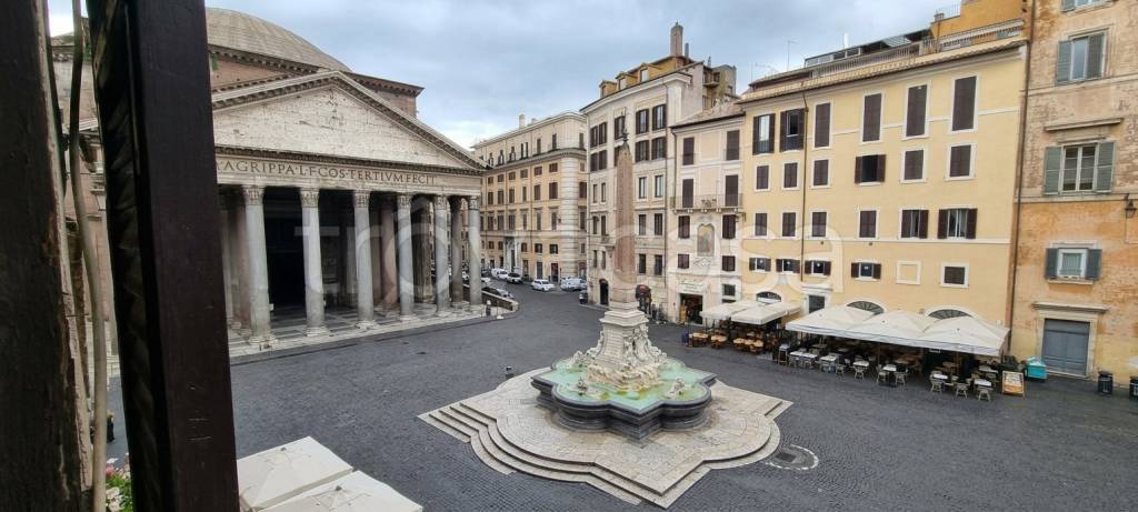appartamento in vendita a Roma in zona Parione/Sant'Eustachio