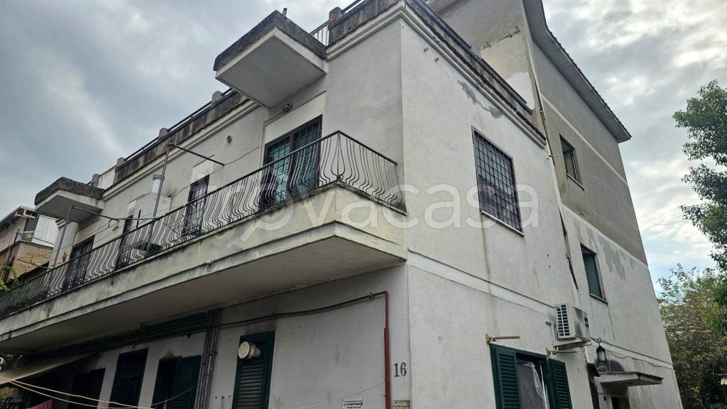 appartamento in vendita a Roma in zona Torre Angela
