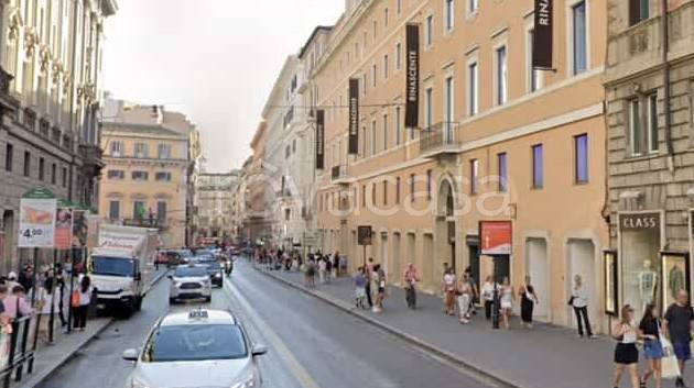appartamento in vendita a Roma in zona Trevi-Colonna