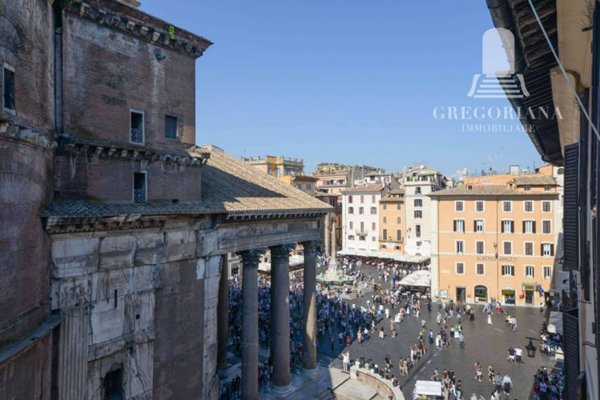 appartamento in vendita a Roma in zona Parione/Sant'Eustachio